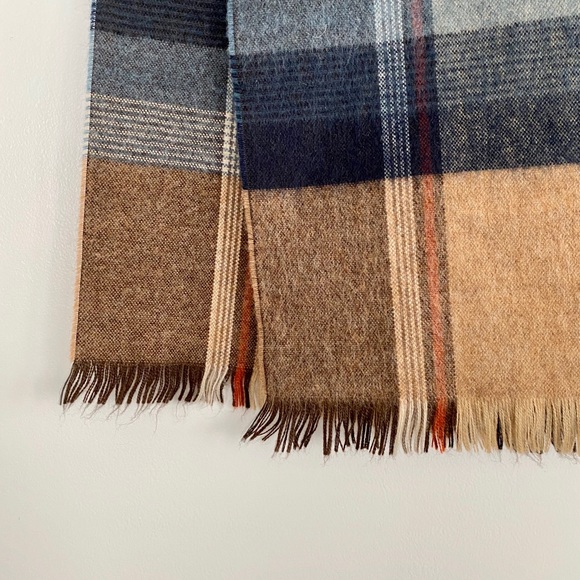 Wool Scarf - Picture 2 of 3